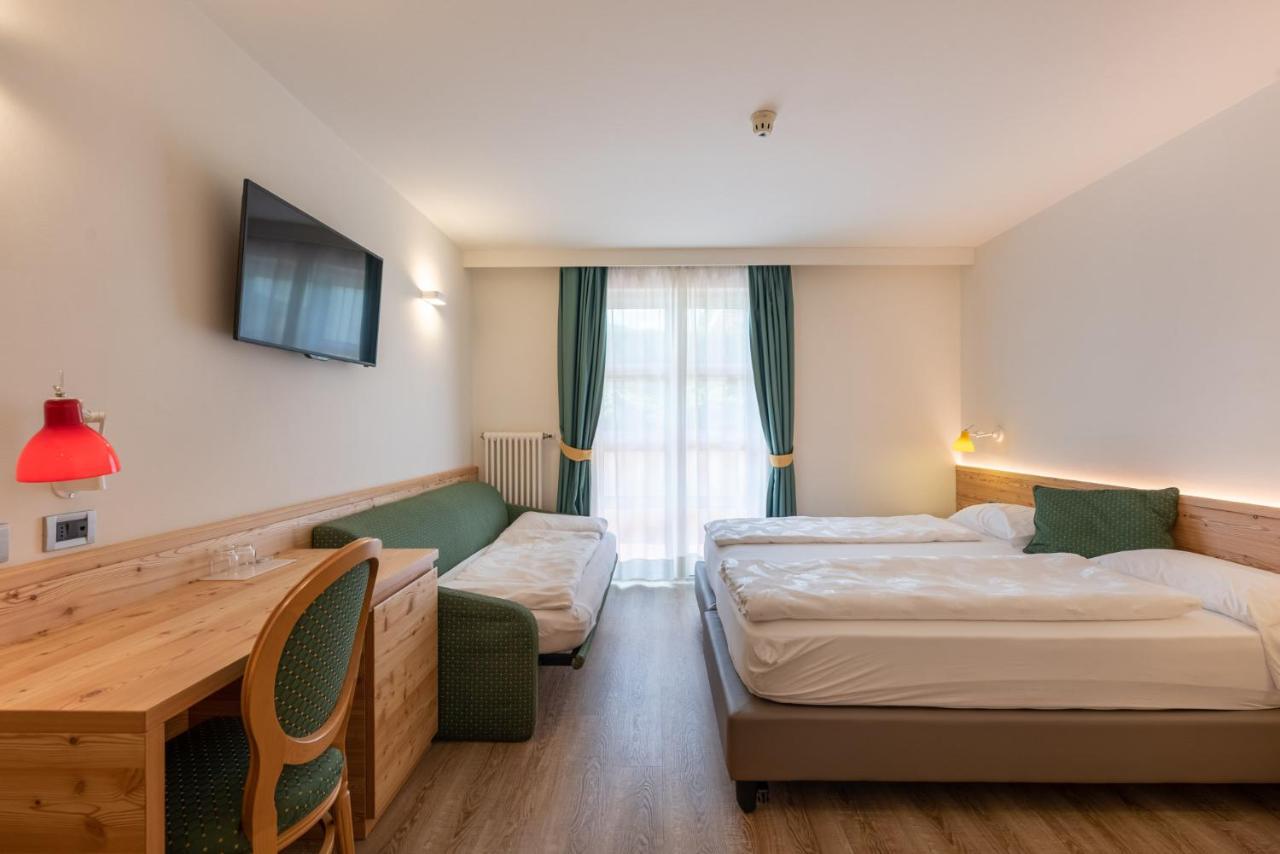 Alpholiday Dolomiti Wellness & Family Hotel Dimaro Pokoj fotografie