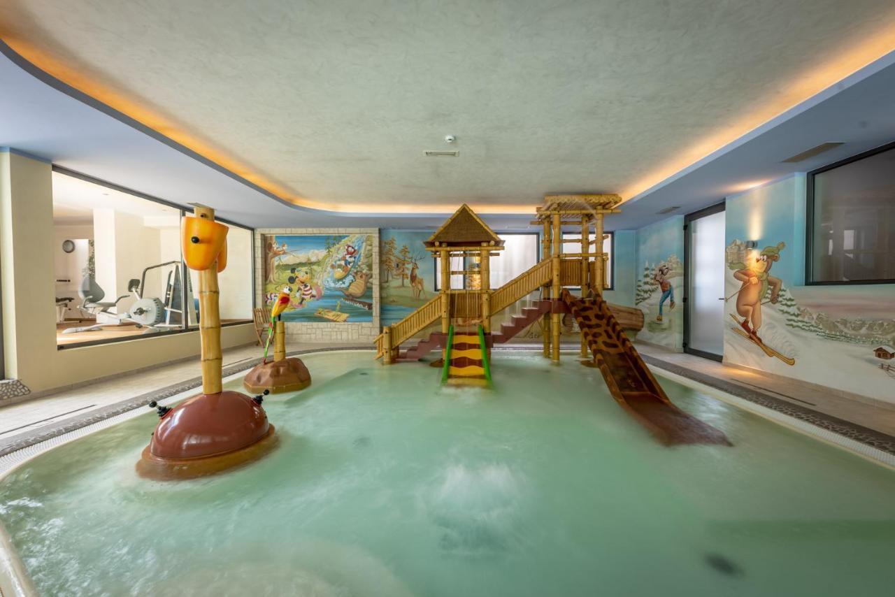 Alpholiday Dolomiti Wellness & Family Hotel Dimaro Exteriér fotografie