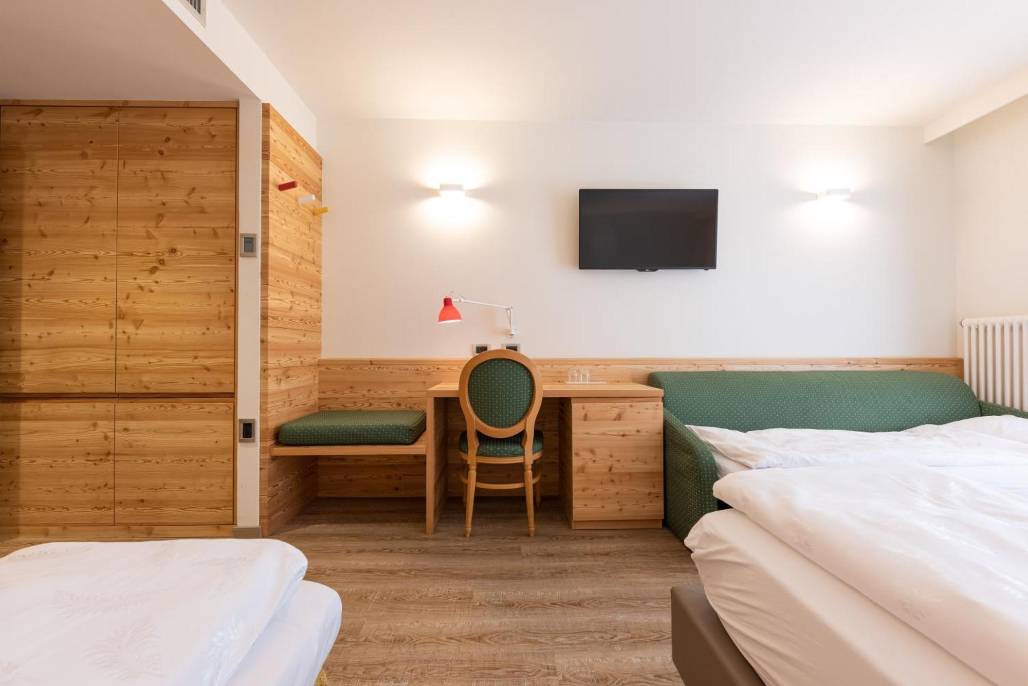 Alpholiday Dolomiti Wellness & Family Hotel Dimaro Pokoj fotografie