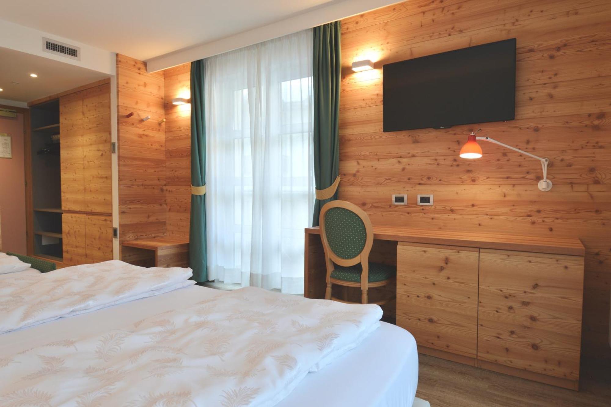 Alpholiday Dolomiti Wellness & Family Hotel Dimaro Pokoj fotografie