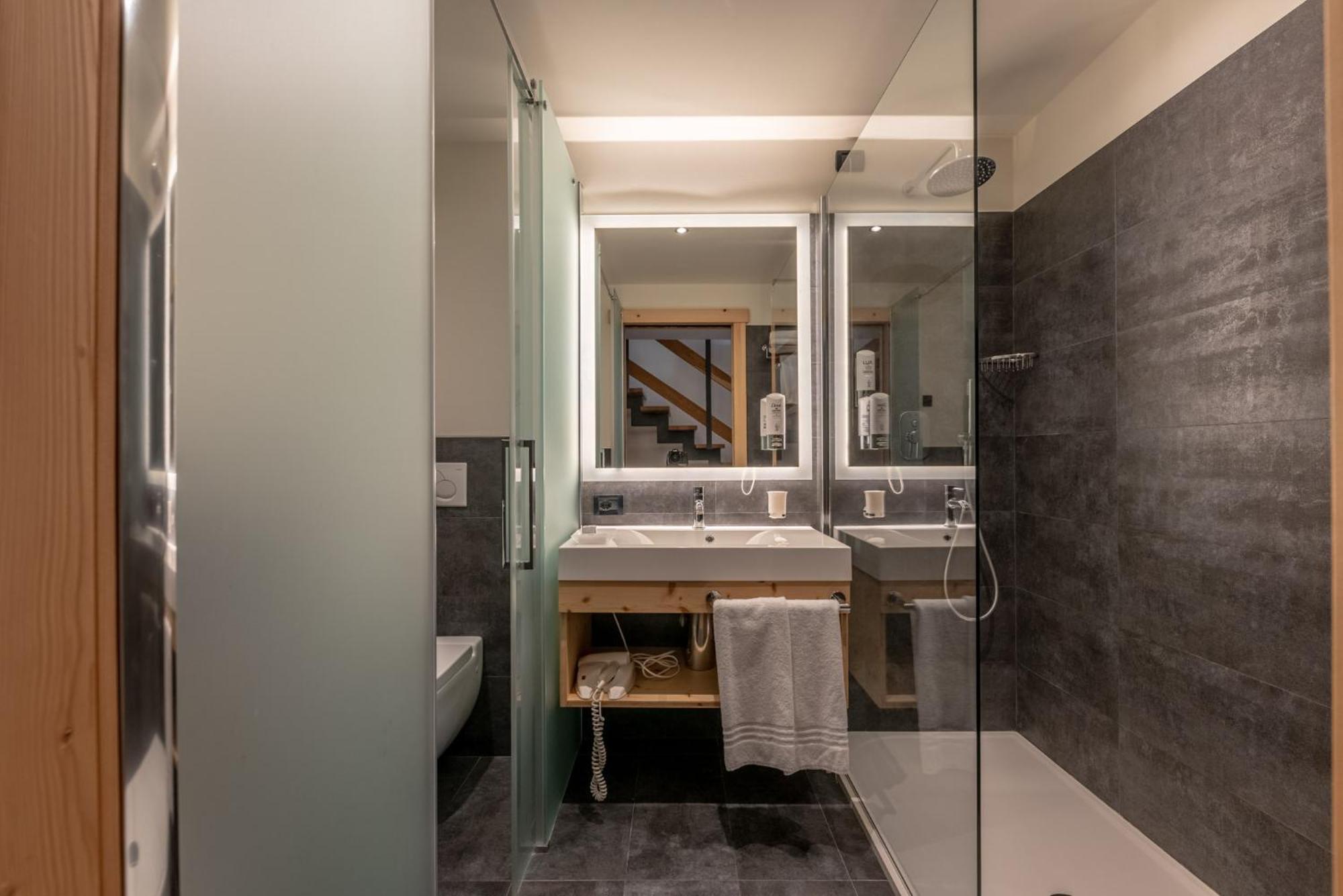 Alpholiday Dolomiti Wellness & Family Hotel Dimaro Pokoj fotografie