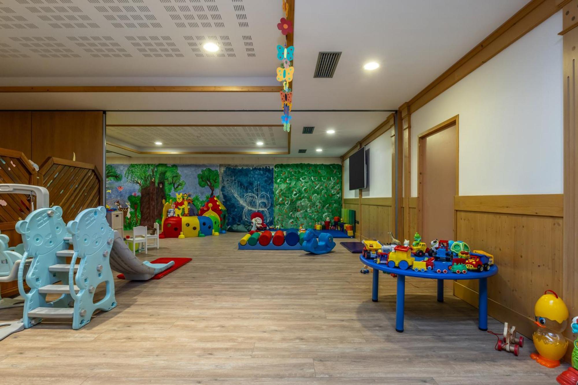 Alpholiday Dolomiti Wellness & Family Hotel Dimaro Exteriér fotografie