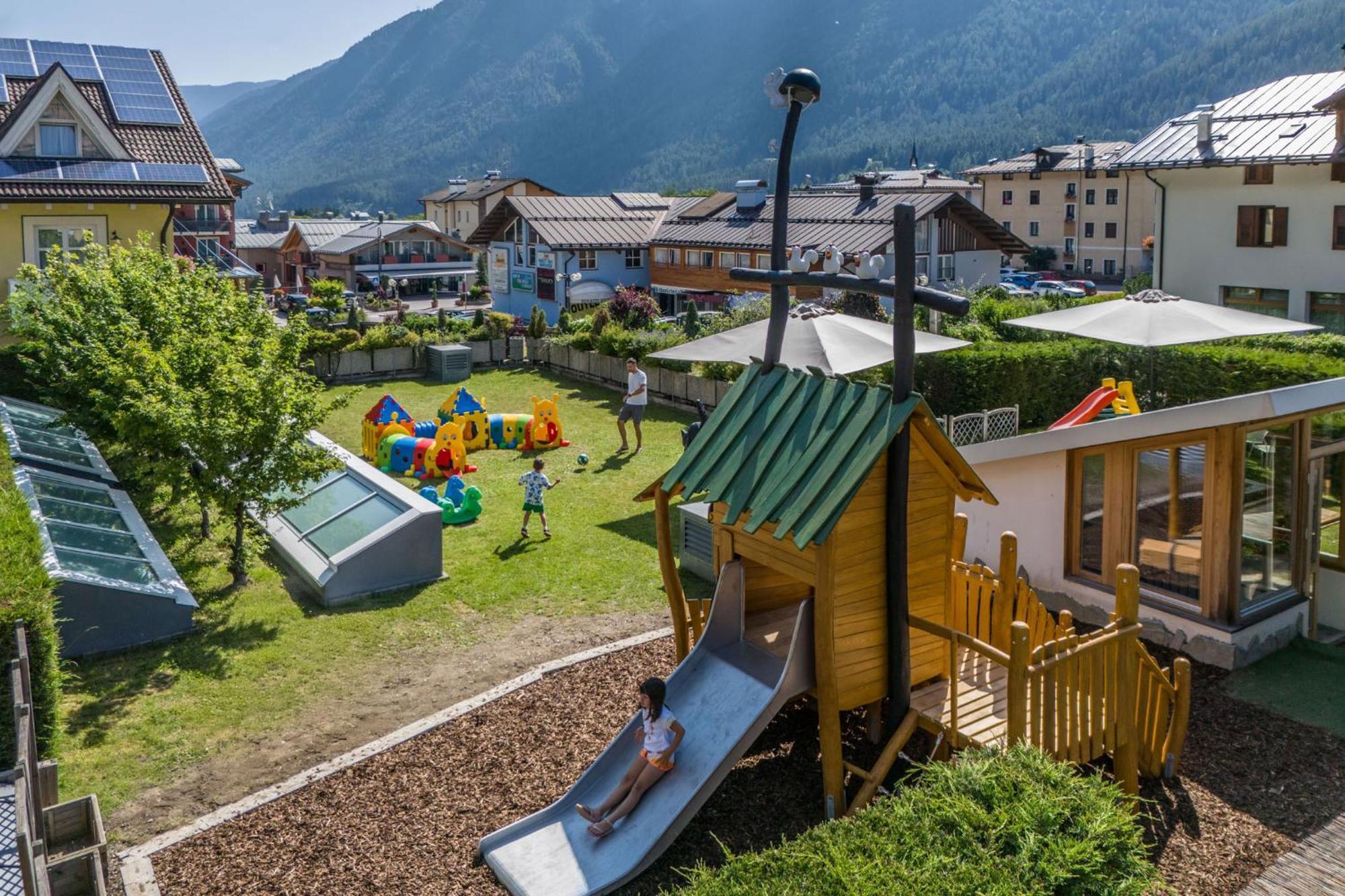 Alpholiday Dolomiti Wellness & Family Hotel Dimaro Exteriér fotografie