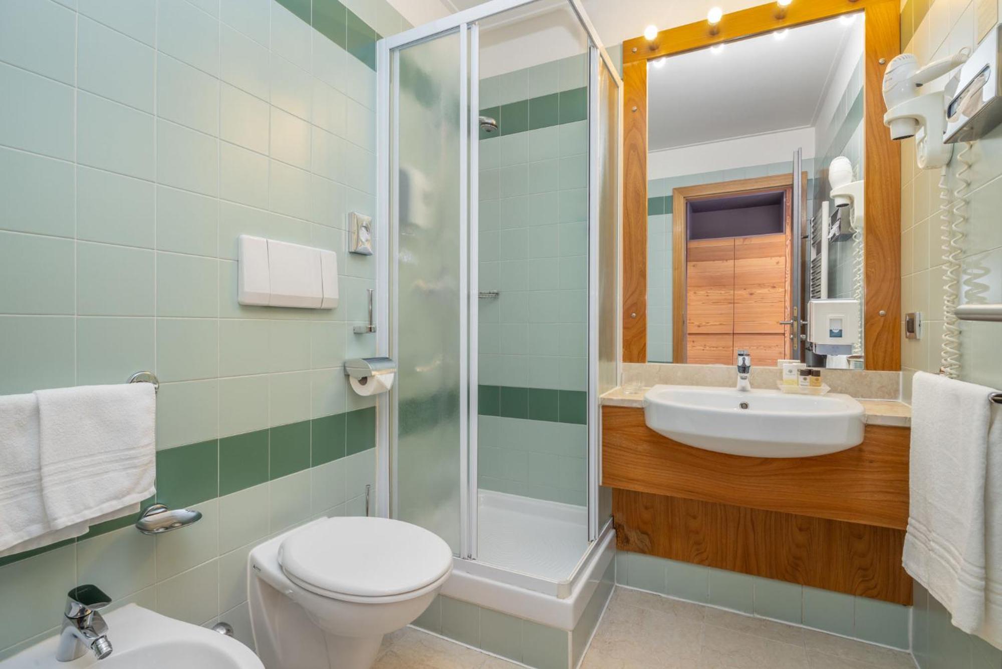 Alpholiday Dolomiti Wellness & Family Hotel Dimaro Pokoj fotografie