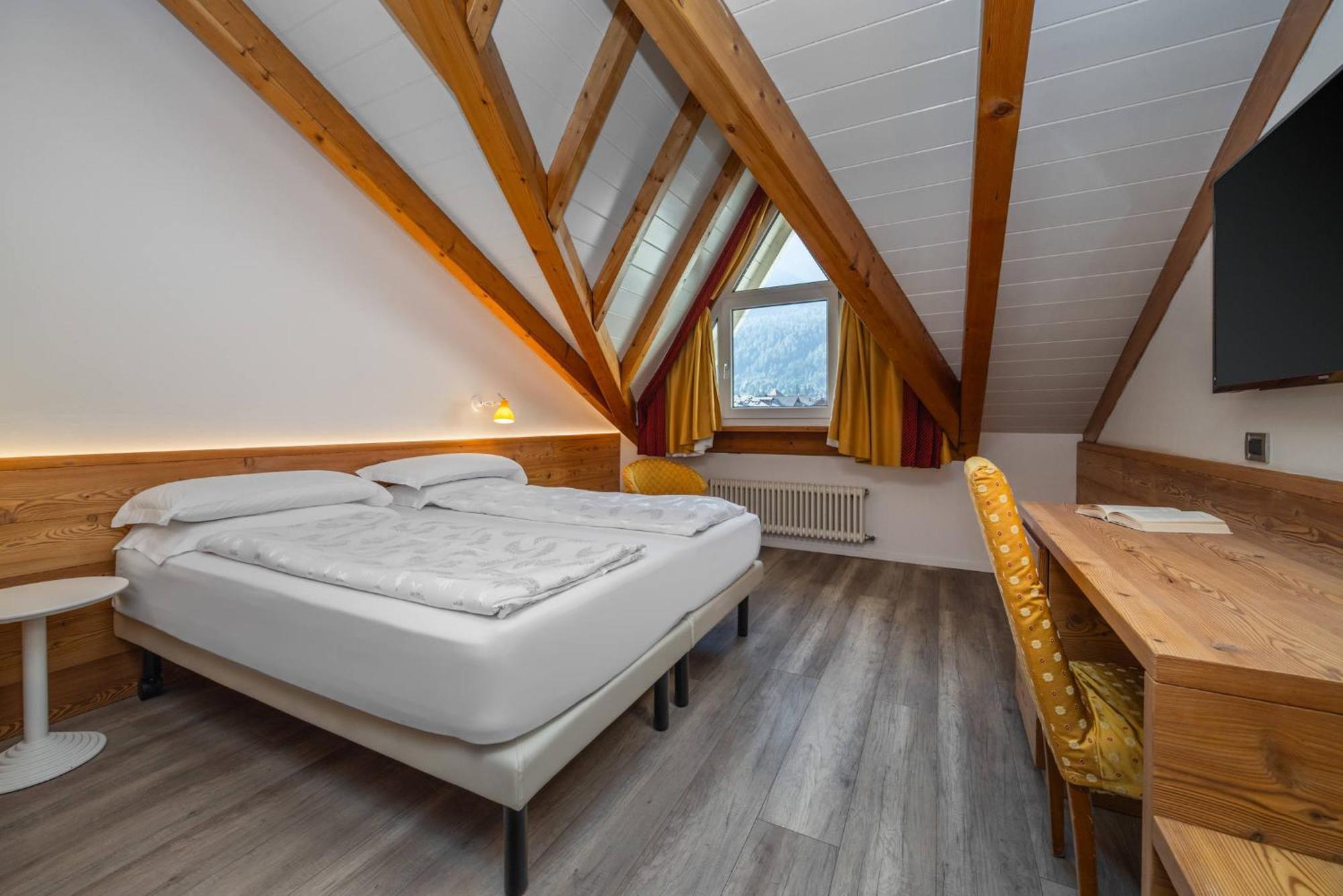 Alpholiday Dolomiti Wellness & Family Hotel Dimaro Pokoj fotografie