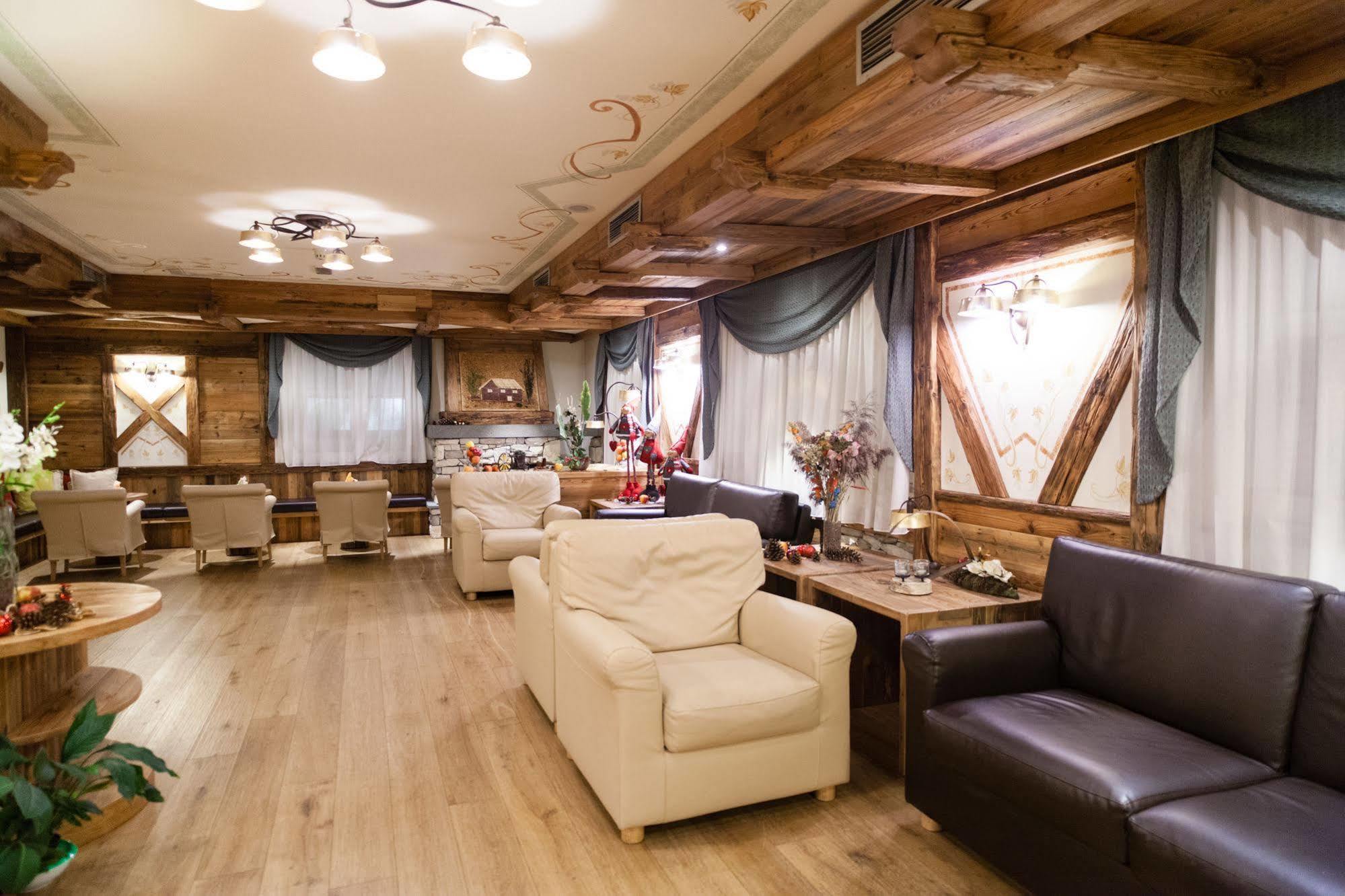 Alpholiday Dolomiti Wellness & Family Hotel Dimaro Exteriér fotografie